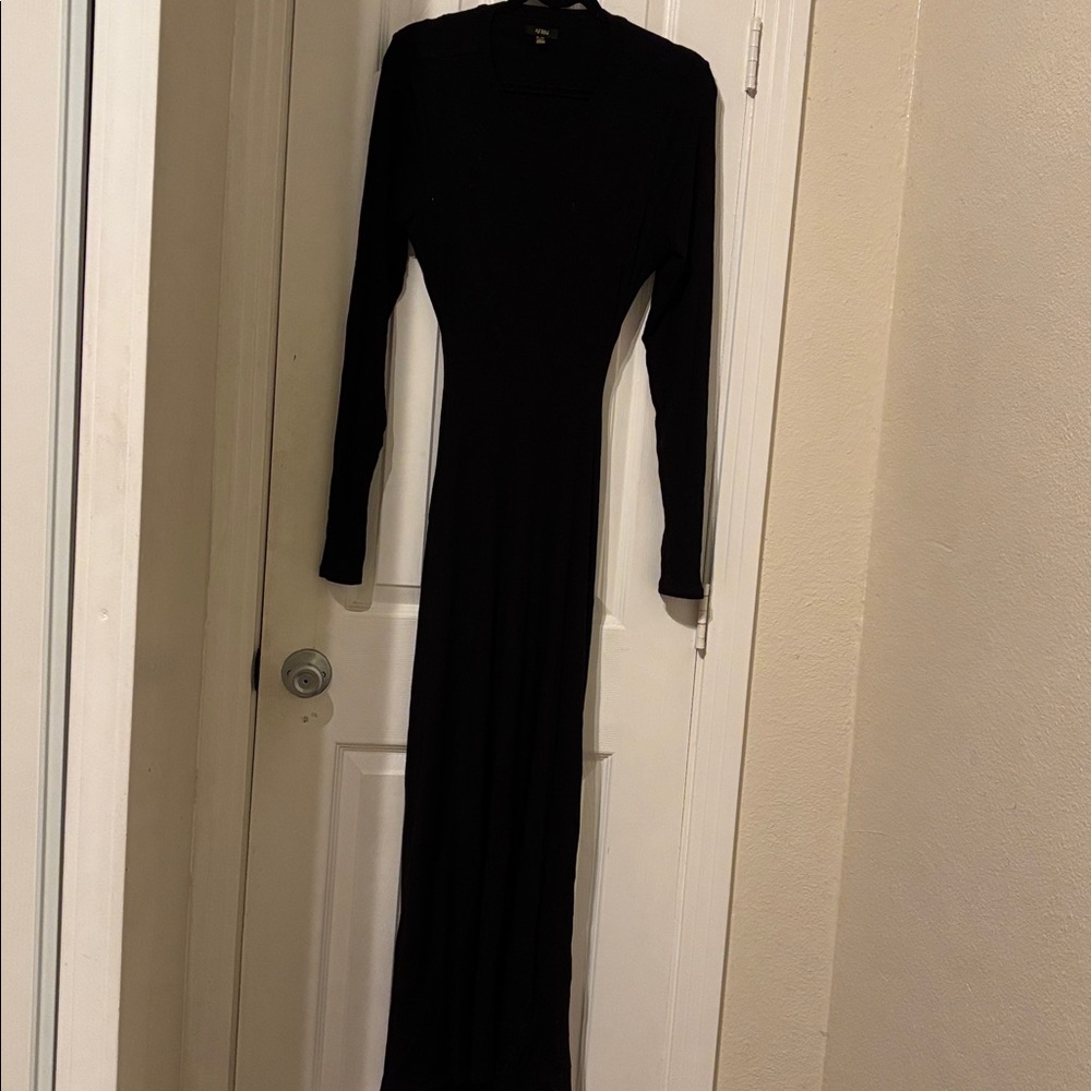 Black Long Sleeve Open Back Maxi Dress